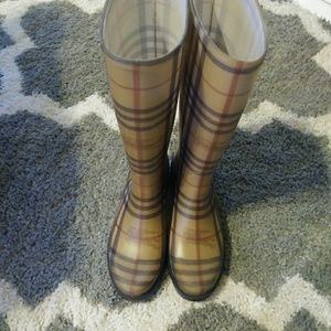 Burberry boots